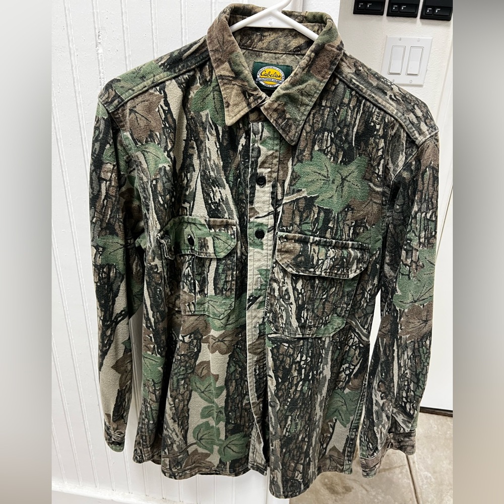 Men’s Medium Cabela’s Camo Button Down Hunting Shirt